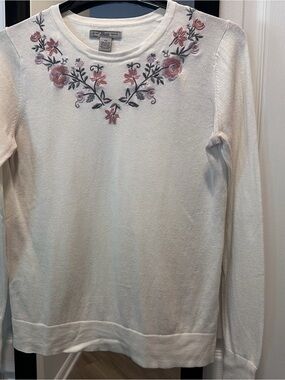 Bass Cream Crewneck Sweater with Pink & Gray Floral Embroidery